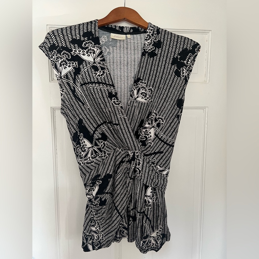 Deletta sleeveless top